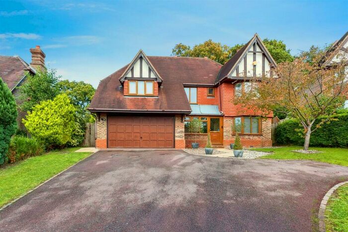 5 Bedroom Detached House For Sale In Thorndean Drive, Warninglid, Haywards Heath, RH17