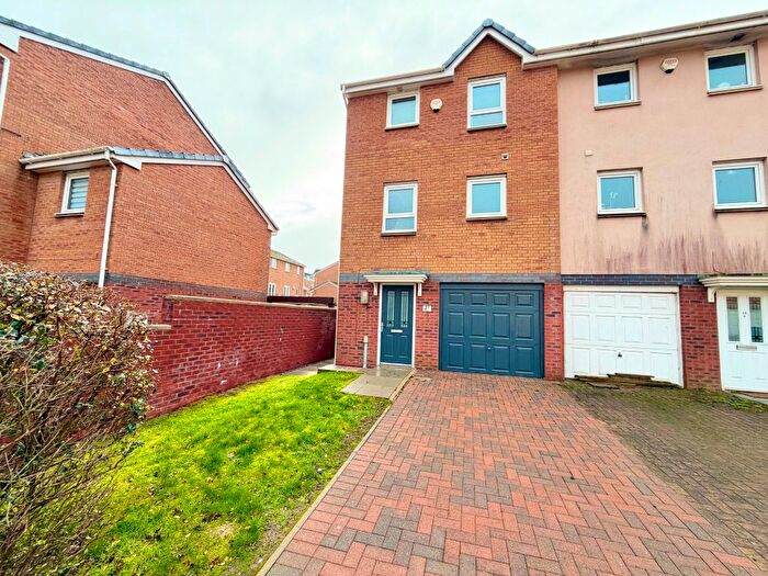 3 Bedroom Town House For Sale In Pentre Doc Y Gogledd, Llanelli, SA15