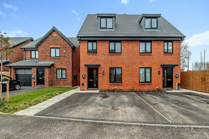 3 Bedroom Semi-Detached House To Rent In Preserve Avenue, Droylsden, M43