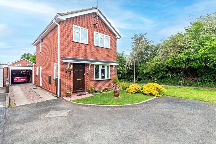 3 Bedroom Detached House For Sale In Illshaw Close, Winyates Green, Redditch, Worcestershire, B98