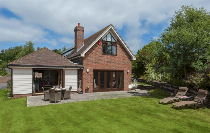 2 Bedroom Detached House To Rent In Church Hill, Milford On Sea, SO41