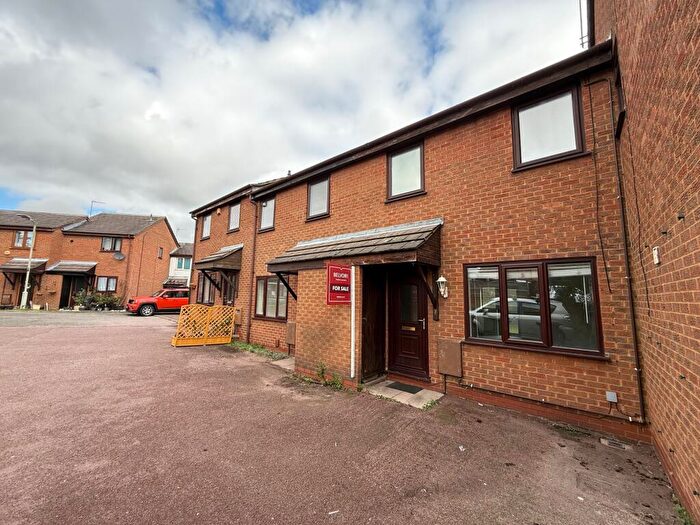 3 Bedroom Semi-Detached House For Sale In Holbein Close, Loughborough, LE11