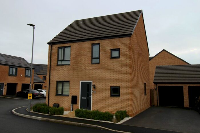 3 Bedroom Detached House To Rent In Cooper Court, Milton Keynes, Buckinghamshire, MK4