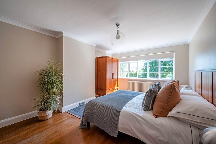 3 Bedroom Flat To Rent In Raymond Road, Wimbledon Village, London, SW19