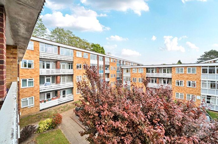 2 Bedroom Apartment For Sale In Radstone Court, Woking, Surrey, GU22