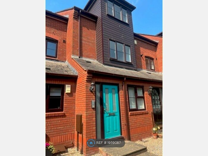 3 Bedroom Maisonette To Rent In Pitts Court, Exeter, EX2