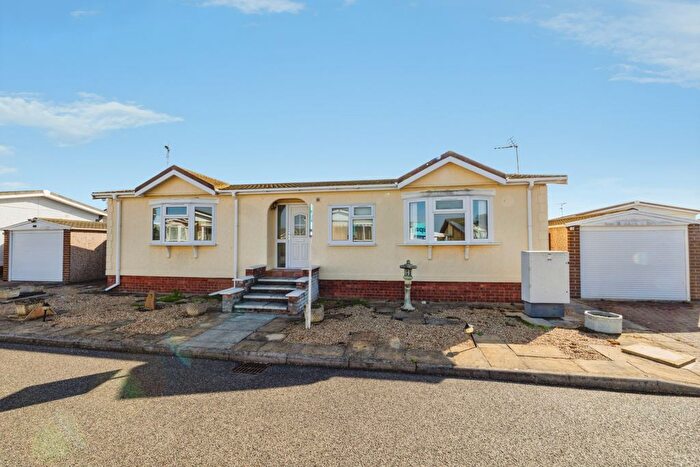 2 Bedroom Park Home For Sale In Marina View, Dogdyke, LN4