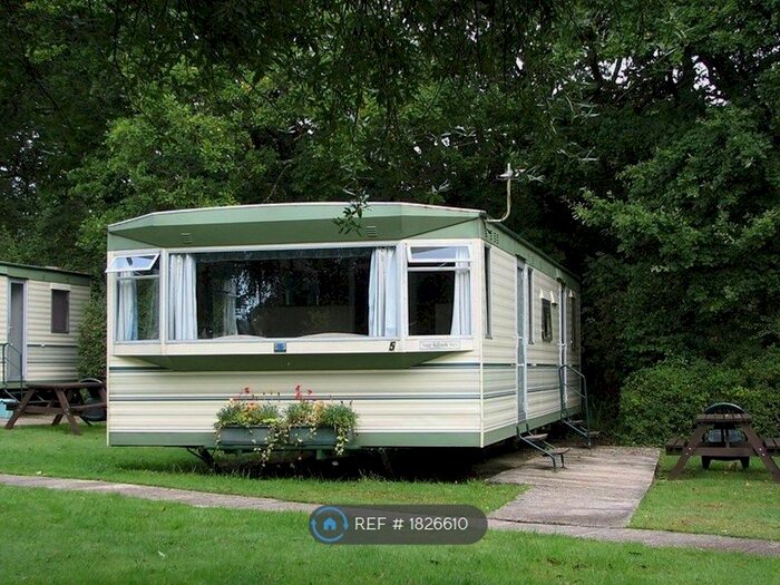 3 Bedroom Mobile/park Home To Rent In Silverglades, Yarmouth, PO41