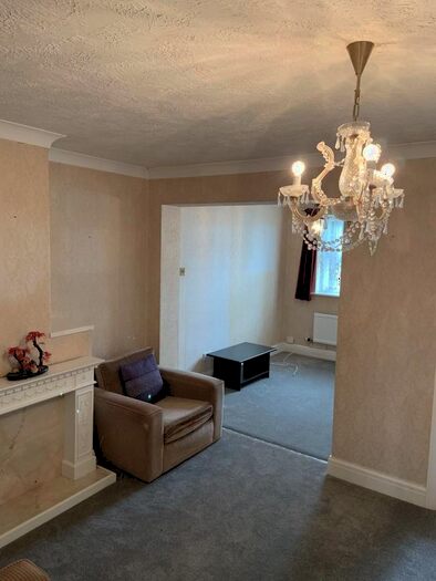 3 Bedroom Semi-Detached House To Rent In St. Stephens Road, Hounslow, TW3