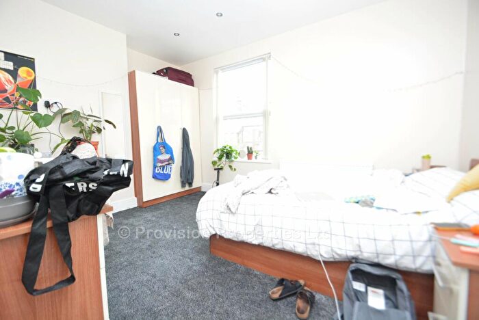 10 Bedroom Terraced House To Rent In Bainbrigge Road, Headingley, Leeds, LS6