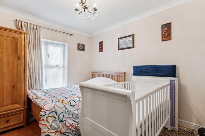 1 Bedroom Flat To Rent In Trinity Church Road, Barnes, SW13