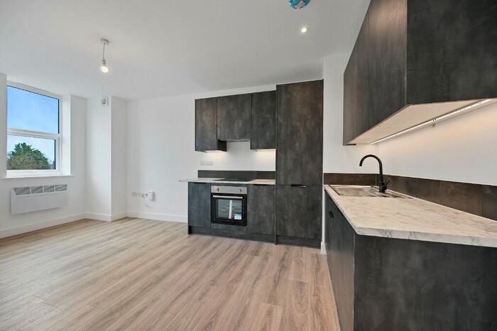 2 Bedroom Flat To Rent In The Grove, Slough, Berkshire, SL1