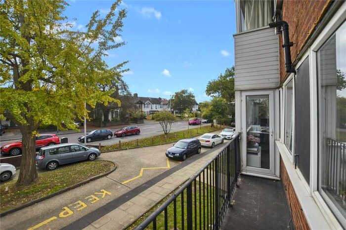 2 Bedroom Flat To Rent In Bourne Court, New Wanstead, London, E11