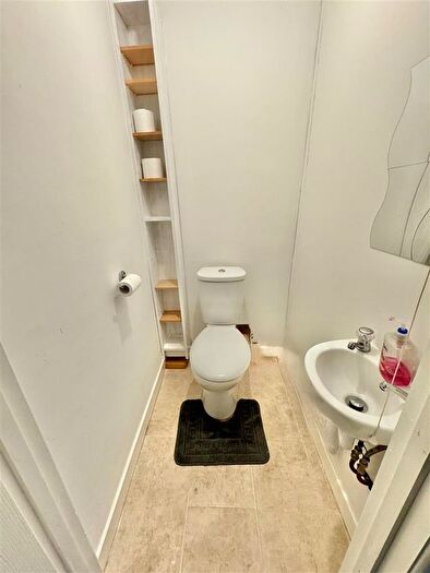3 Bedroom Terraced House For Sale In Chiltern Road, Dunstable, LU6