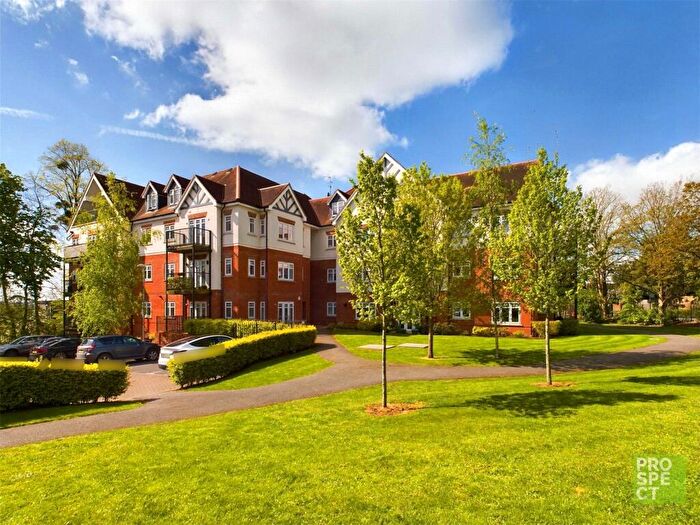 2 Bedroom Apartment To Rent In Bhamra Gardens, Maidenhead, Berkshire, SL6