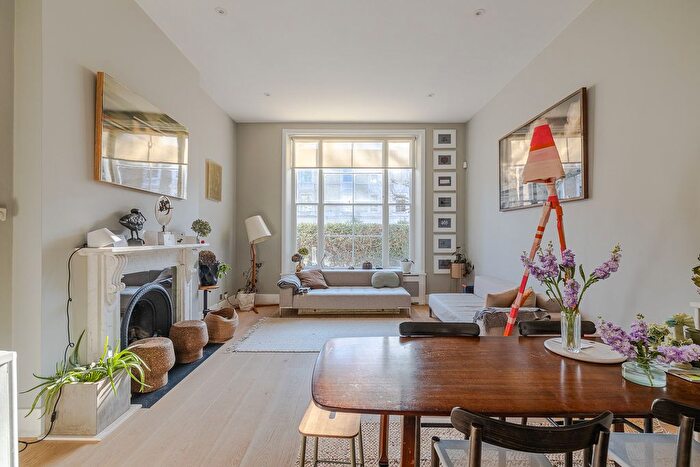 2 Bedroom Flat To Rent In Bassett Road, Ladbroke Grove, W10