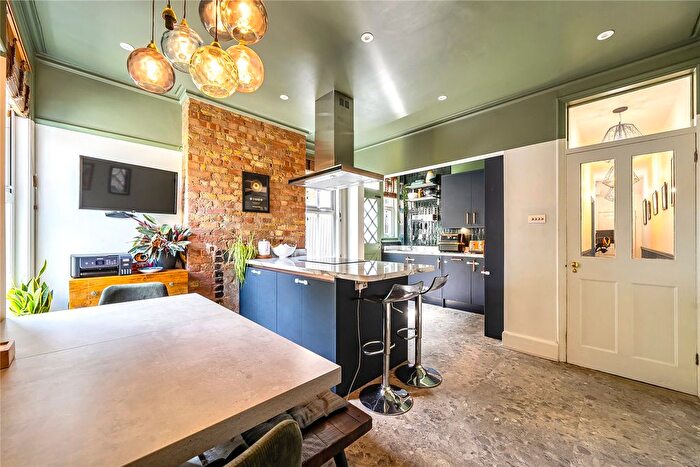 2 Bedroom Maisonette For Sale In Kingston Upon Thames, KT1