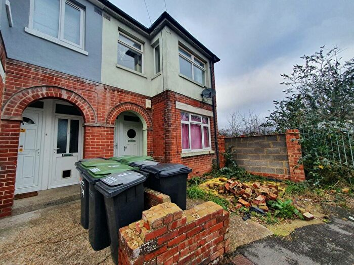 2 Bedroom Maisonette To Rent In Greenlea Grove, Gosport, PO12