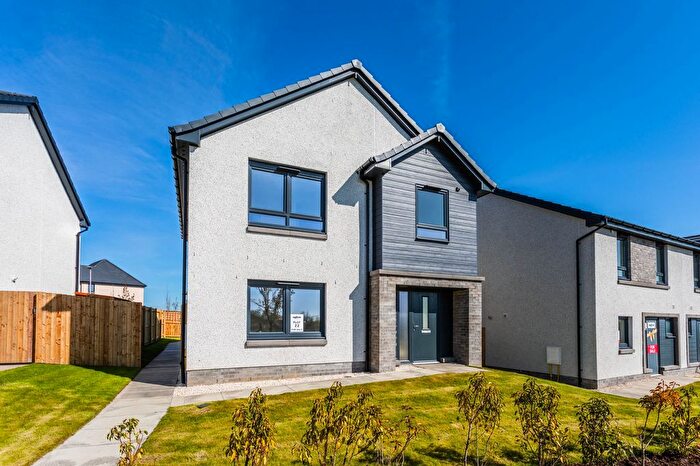 4 Bedroom Detached House For Sale In Weavers Lane, Cairneyhill, KY12