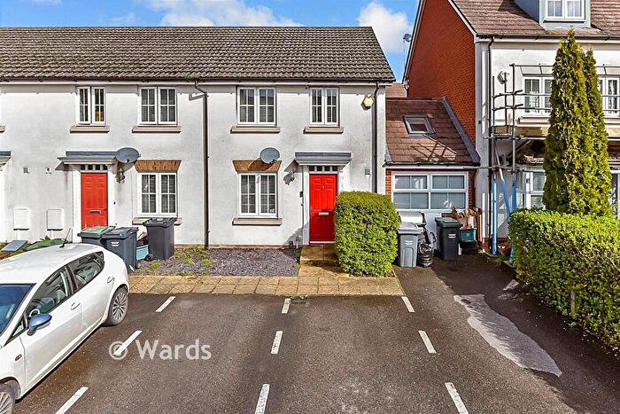 3 Bedroom End Of Terrace House For Sale In Cantium Place, Snodland, Kent, ME6