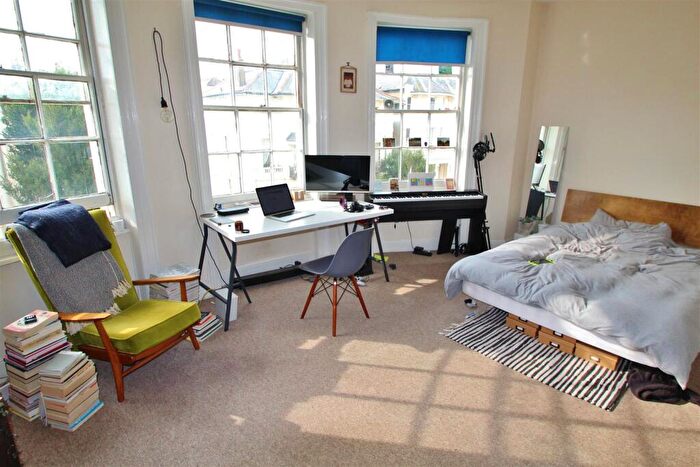 Flat To Rent In Lansdowne Place, Hove, BN3