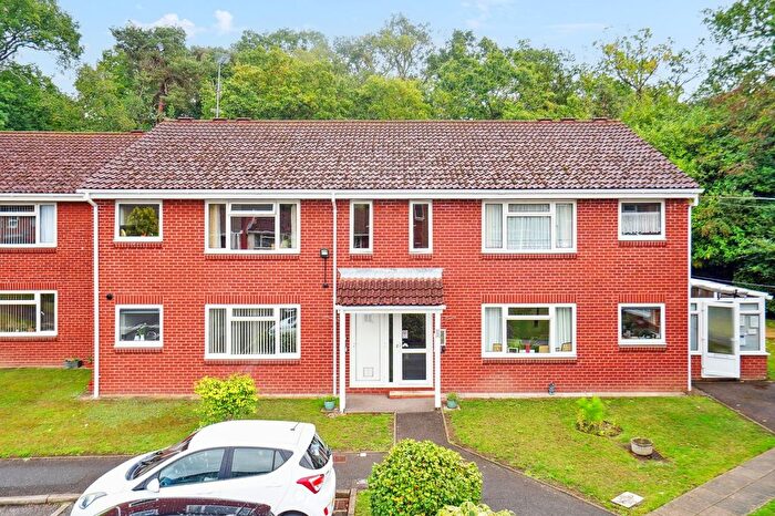 2 Bedroom Flat For Sale In Langtons Meadow, Farnham Common, SL2