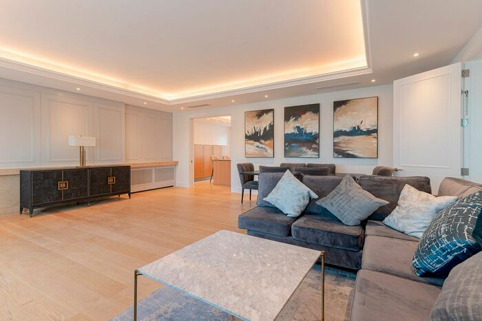 3 Bedroom Flat To Rent In Park Lane, Mayfair, W1K