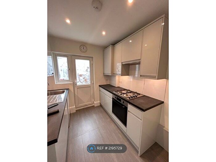 2 Bedroom Flat To Rent In Sidney Road, London, E7