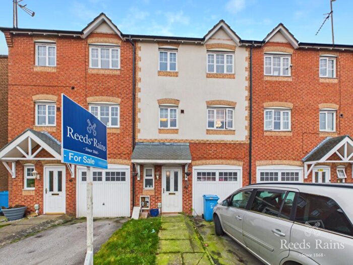 4 Bedroom Terraced House For Sale In Hainsworth Park, Hull, East Riding Of Yorkshire, HU6