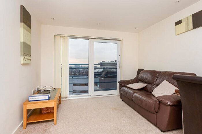 1 Bedroom Flat To Rent In The Crescent, Gunwharf Quays, Portsmouth, PO1