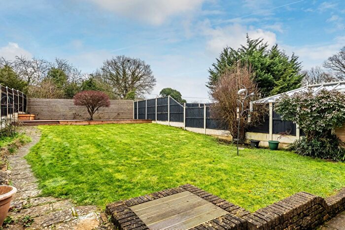 3 Bedroom Link Detached House For Sale In Forge Croft, Edenbridge, Kent, TN8
