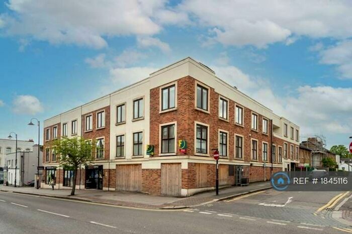 2 Bedroom Flat To Rent In Langham Court, London, SE25