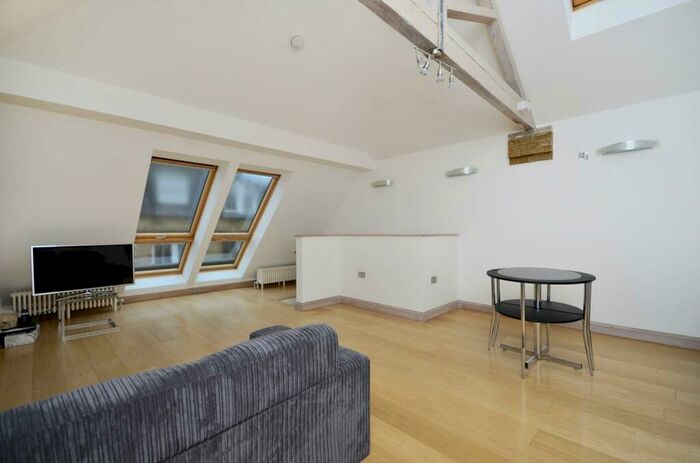 2 Bedroom Flat To Rent In Rivington Street, Shoreditch, London, EC2A