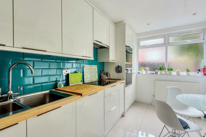 2 Bedroom Terraced House To Rent In Gilmore Road London, SE13