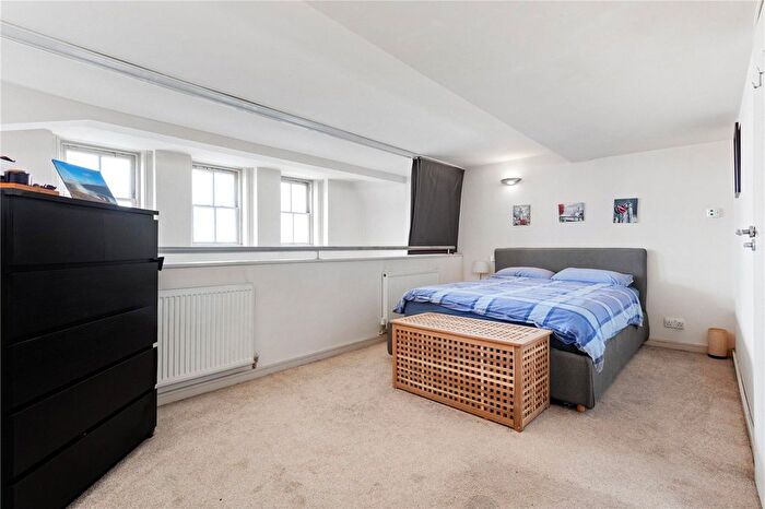 1 Bedroom Flat For Sale In Gatton Road, London, SW17
