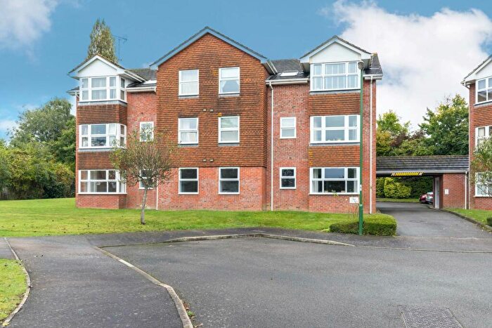 2 Bedroom Flat To Rent In Bowes Close, Horsham, RH13