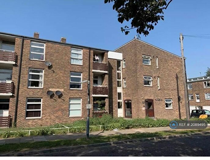 1 Bedroom Flat To Rent In Wealdon House, Pilgrims Hatch, Brentwood, CM15