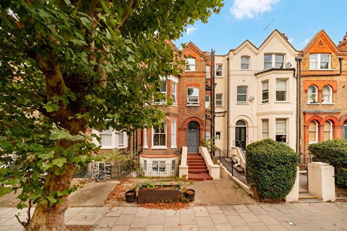 2 Bedroom Flat For Sale In Brondesbury Villas, Queen's Park, NW6
