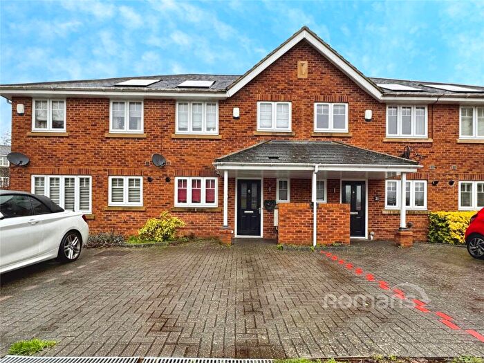 3 Bedroom Terraced House For Sale In Warren Close, Sandhurst, Berkshire, GU47