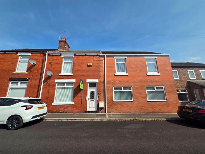 5 Bedroom End Of Terrace House For Sale In Hutton Terrace, Willington, DL15