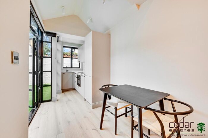 Flat To Rent In Heath Street, Hampstead, NW3