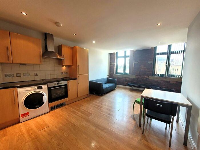 1 Bedroom Flat To Rent In Colonial Buildings, - Sunbridge Road, Bradford, BD1