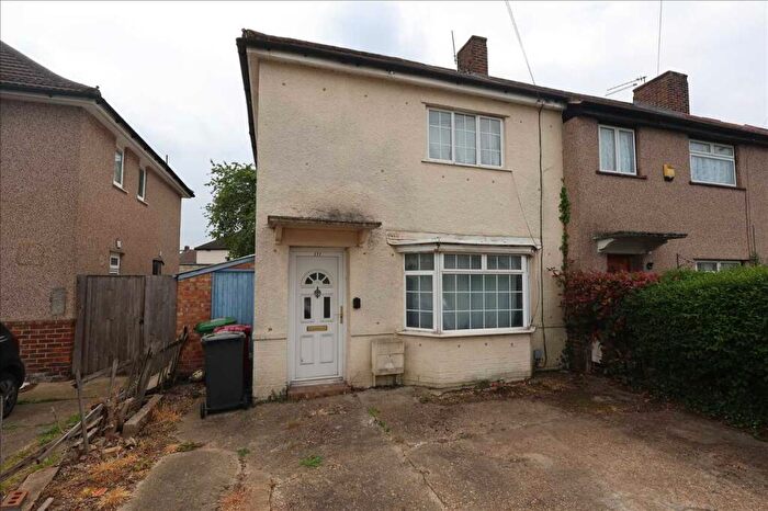 3 Bedroom End Of Terrace House For Sale In Waterbeach Road, Slough, SL1