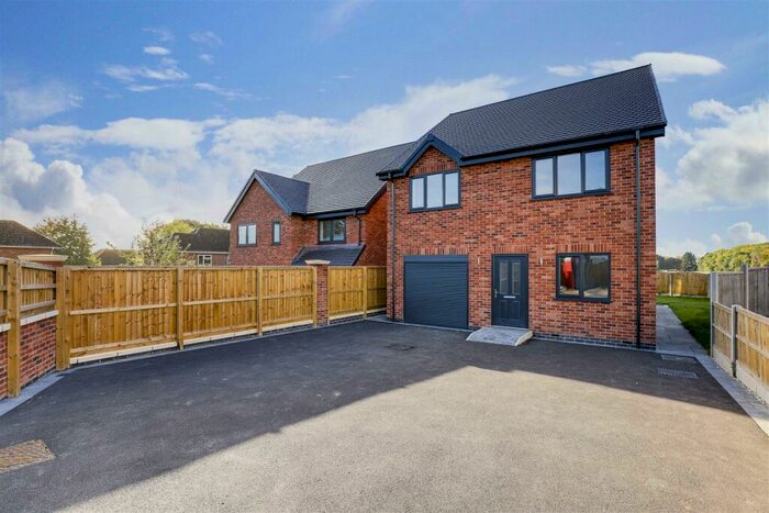 4 Bedroom Detached House To Rent In Woodlands Grove, Hucknall, Nottinghamshire, NG15