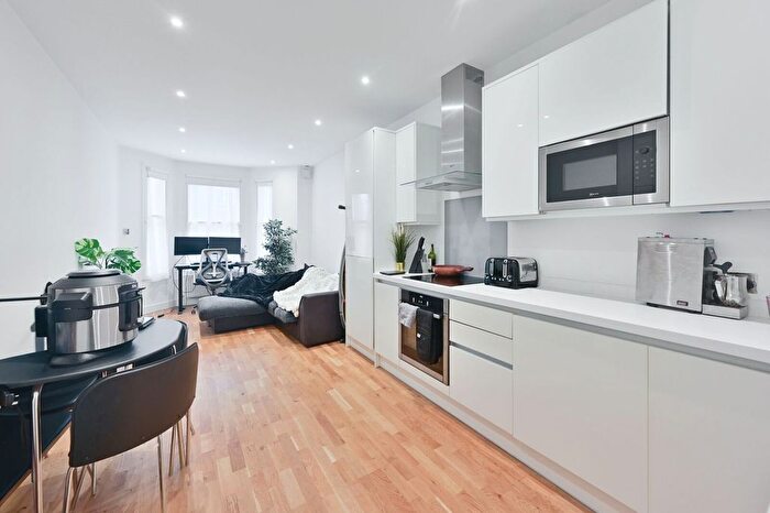 1 Bedroom Flat To Rent In Meadow Road, Vauxhall, London, SW8