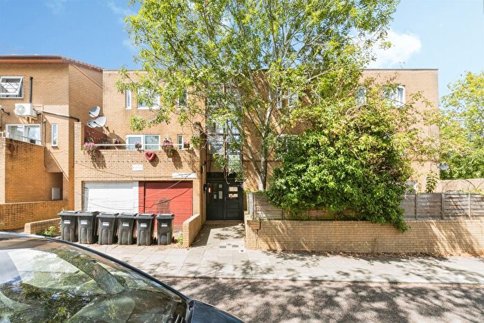 1 Bedroom Flat For Sale In Vellan Avenue, Fishermead, Milton Keynes, MK6