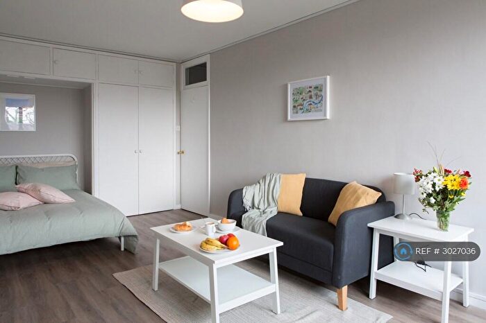 Studio To Rent In Rothesay Court, London, SE11