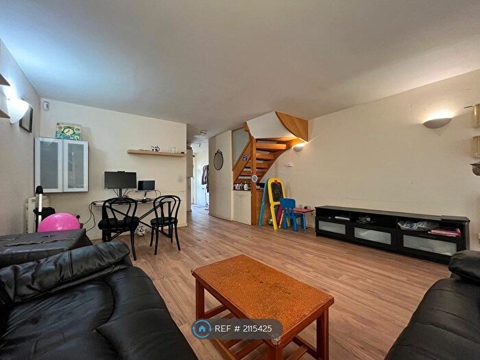 3 Bedroom End Of Terrace House To Rent In Elvedon Road, Feltham, TW13