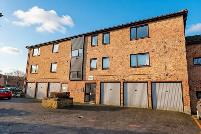 1 Bedroom Flat For Sale In Waterside, Uxbridge, UB8