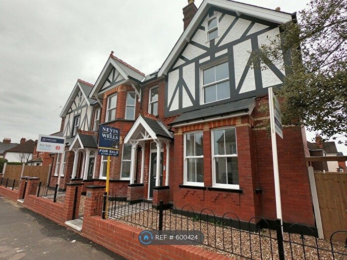 2 Bedroom Flat To Rent In Osborne Road, Egham, TW20